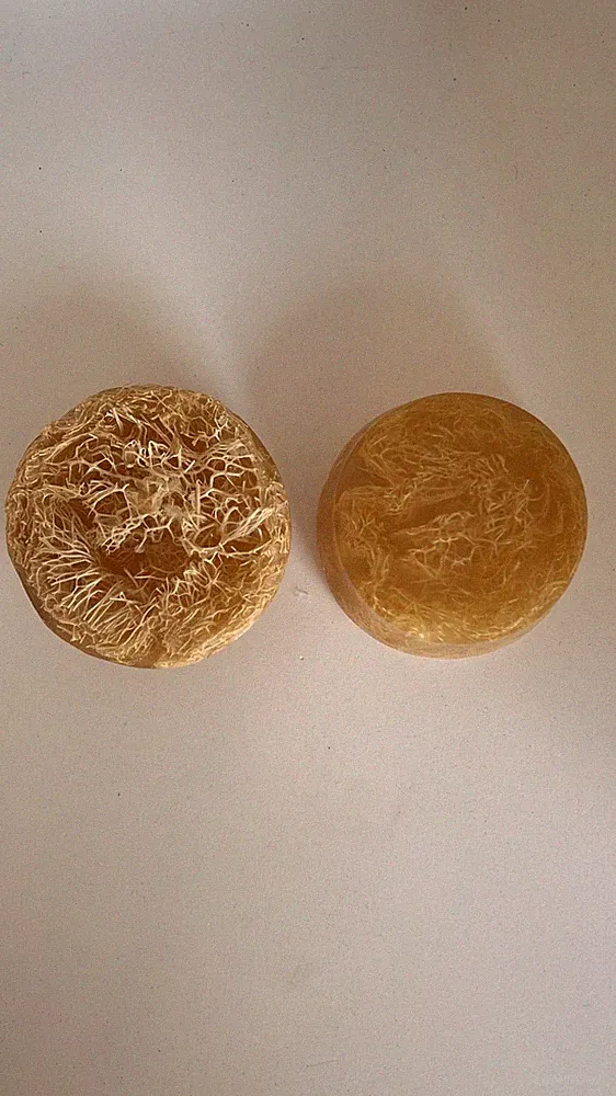 Natural soap with natural loofah , cool mist fragrance body soap